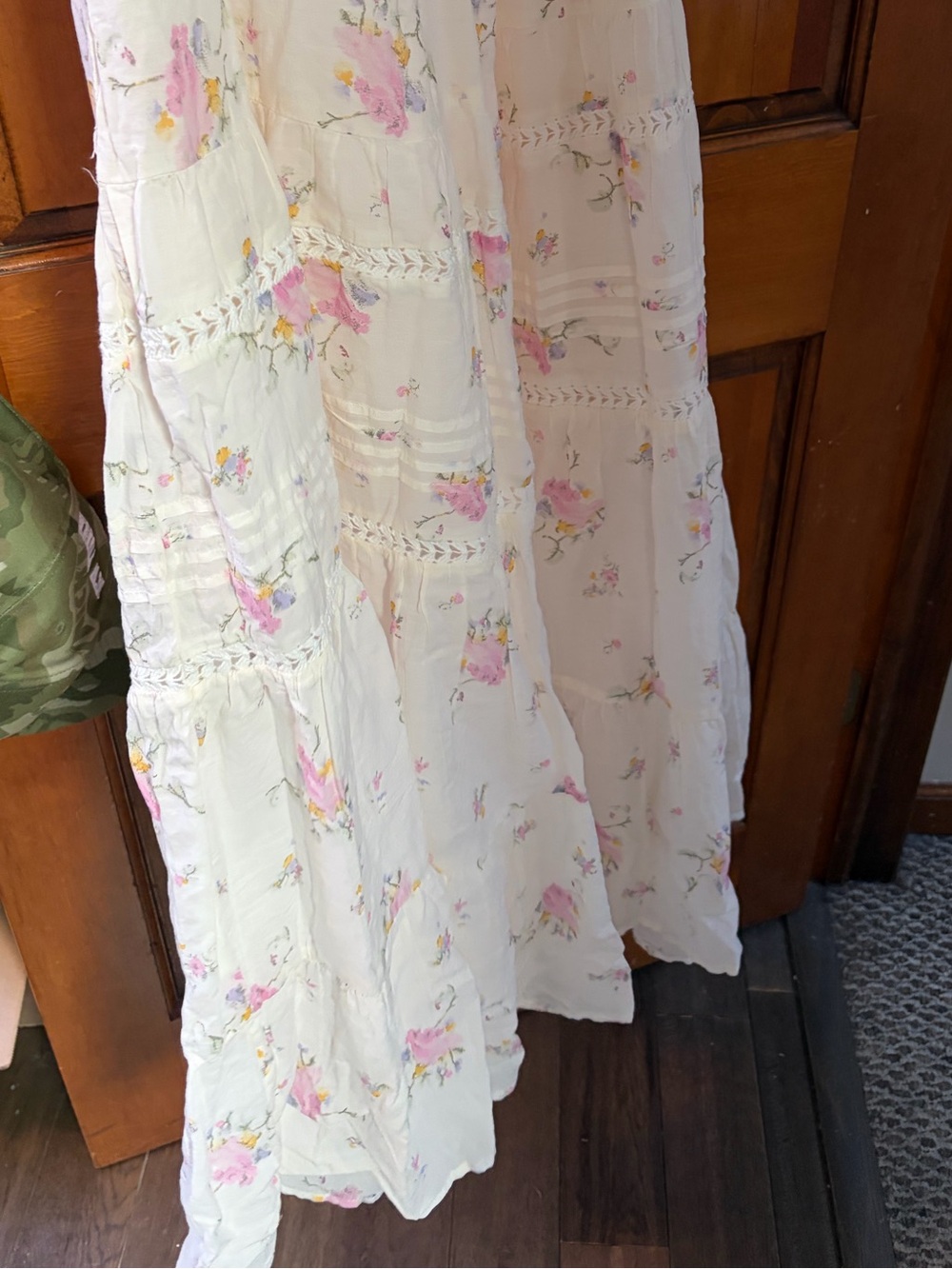 NWT Beautiful Cream Floral Tiered Maxi Dress with FLAW New xxl - Picture 7 of 7